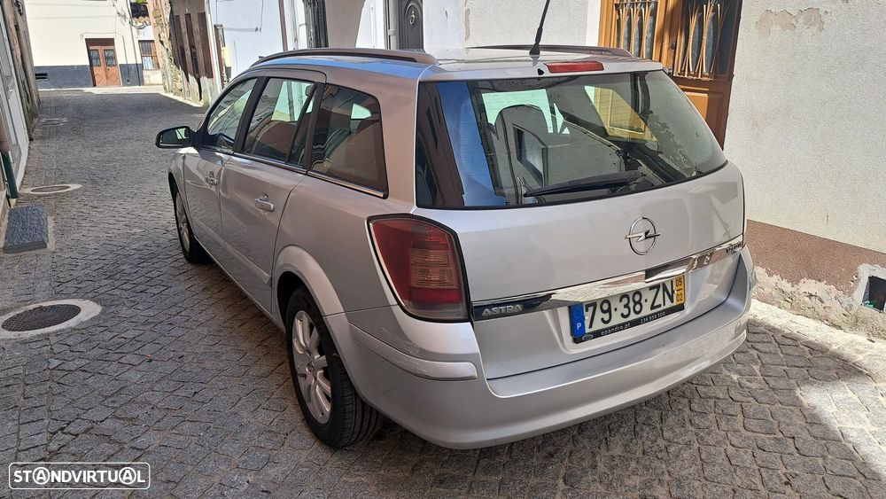 Opel Astra Caravan - 3