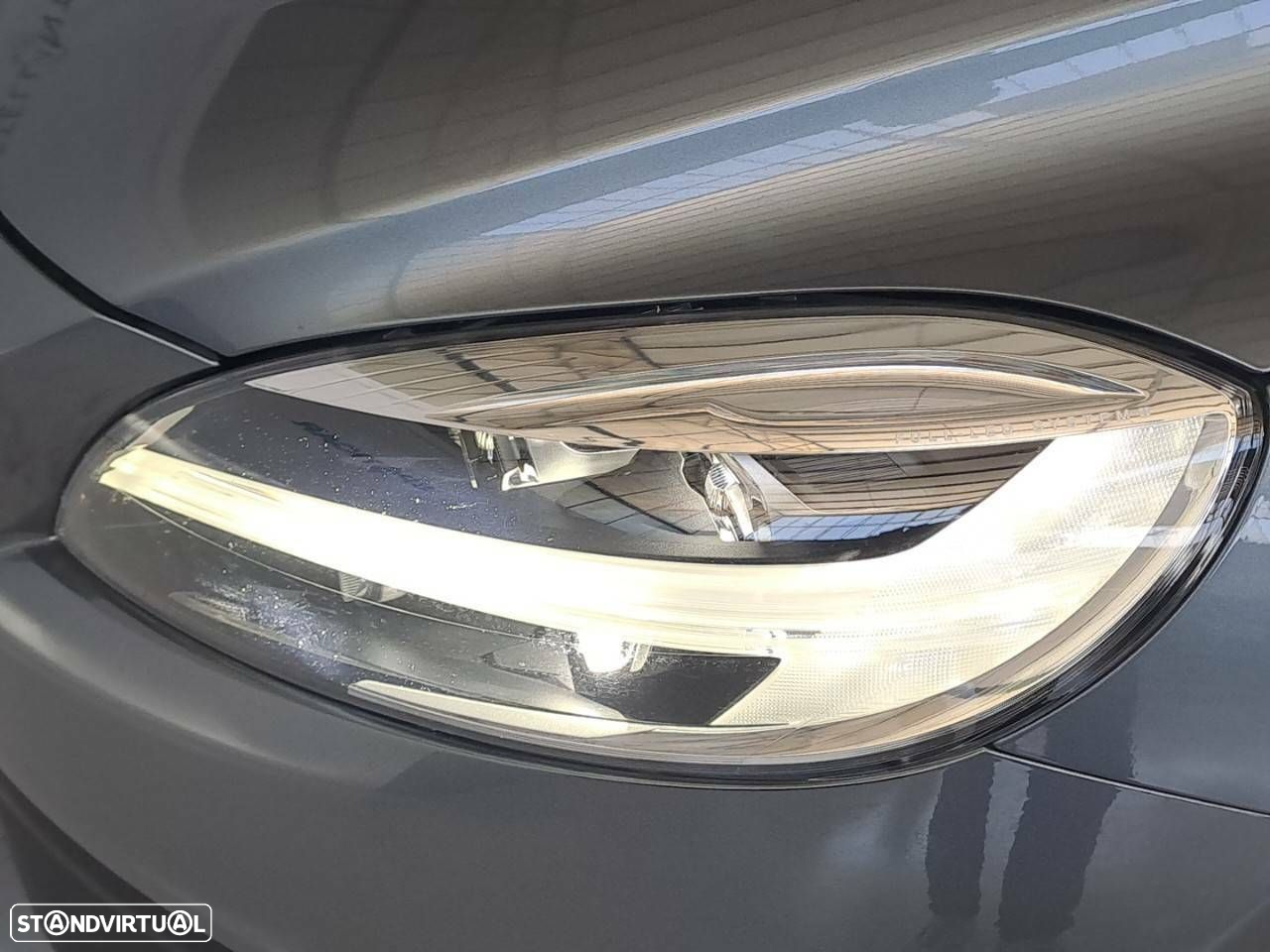 Volvo V40 - 25