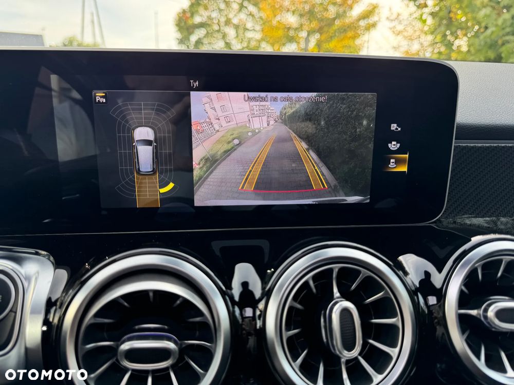 Mercedes-Benz GLB 200 AMG Line 7G-DCT - 24
