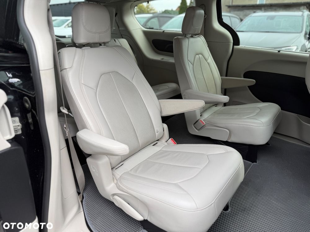 Chrysler Pacifica - 26