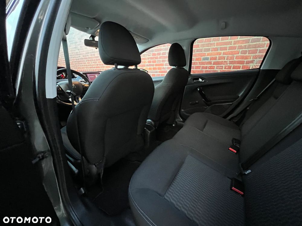 Peugeot 208 - 11