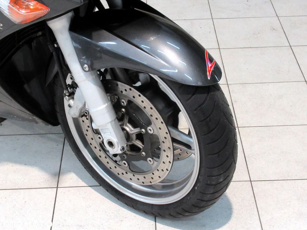 Yamaha FJR - 17