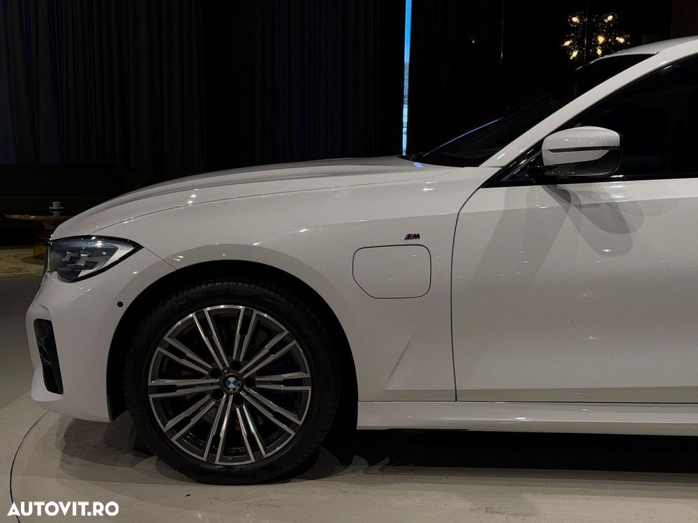 BMW Seria 3 330e iPerformance M Sport - 17