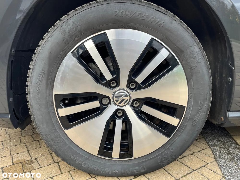 Volkswagen Golf e-Golf - 22
