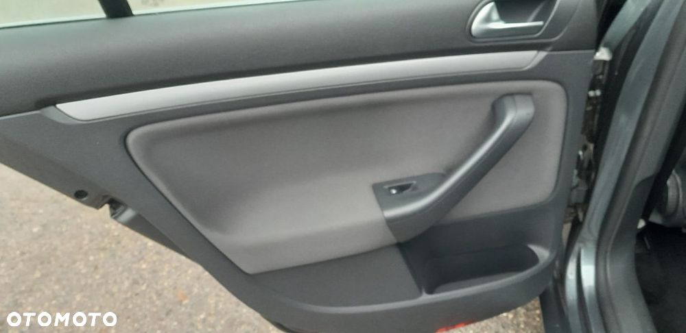 Volkswagen Golf - 22