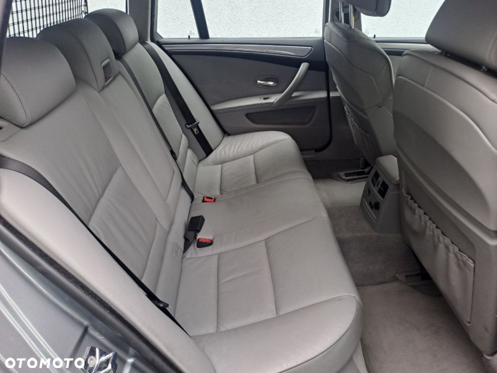 BMW Seria 5 525d xDrive - 15