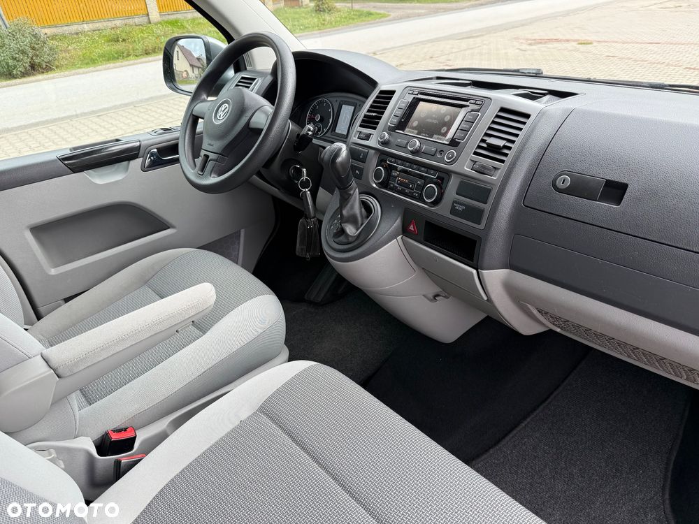 Volkswagen Caravelle - 10