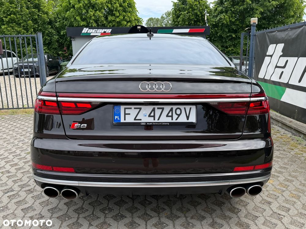 Audi S8 - 8