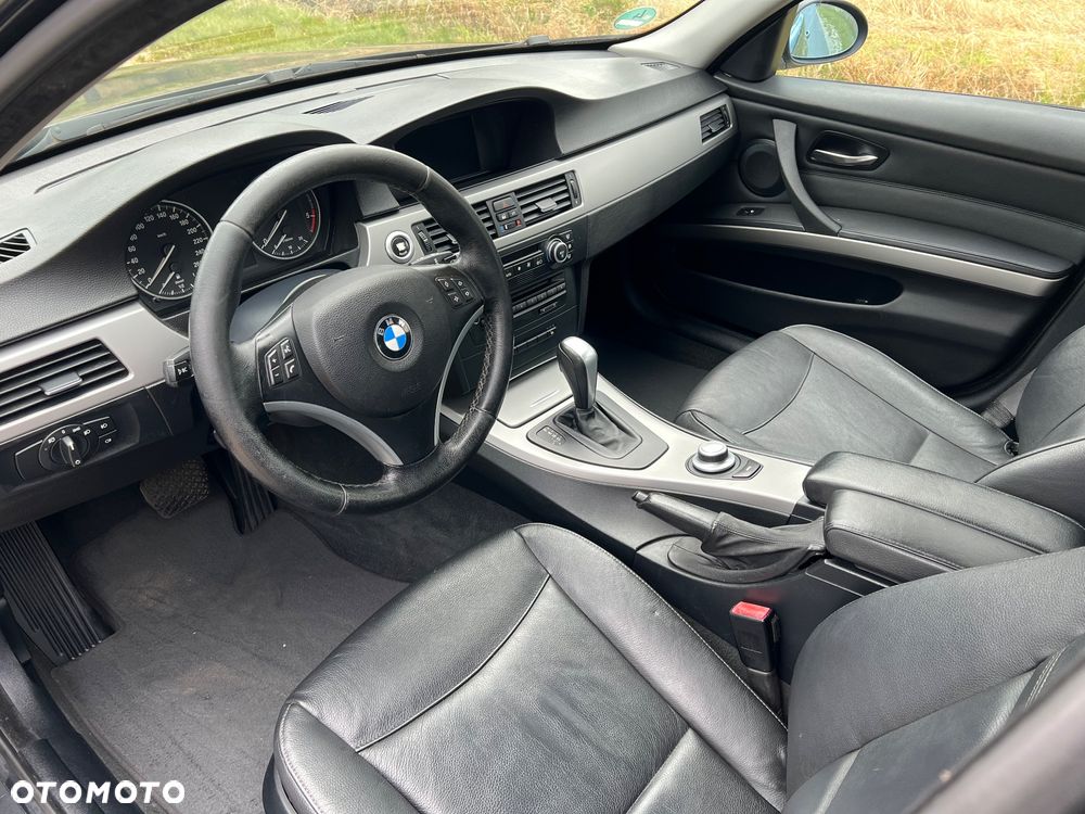 BMW Seria 3 320d DPF Touring - 11