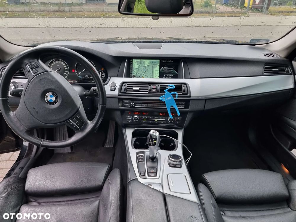 BMW Seria 5 525d Luxury Line - 6