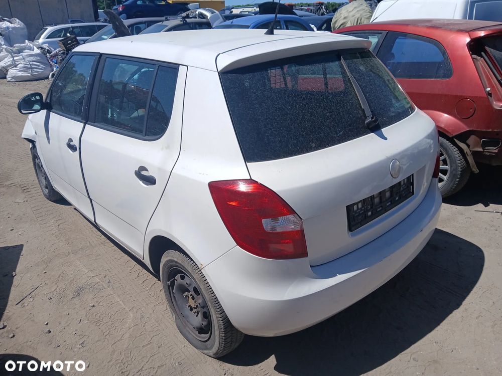 skoda fabia II LF9E maska zderzak lampa grill błotnik drzwi zbiornik paliwa szyba lusterko klamka - 4