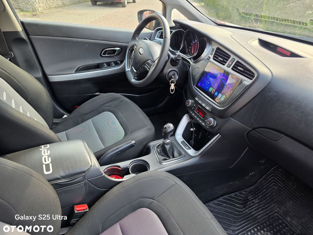 Kia Ceed 1.6 GDI ISG Dream Team Edition - 32