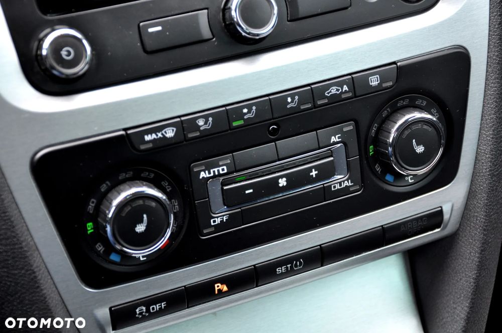 Skoda Octavia Combi 2.0 TDI CR DPF RS - 25