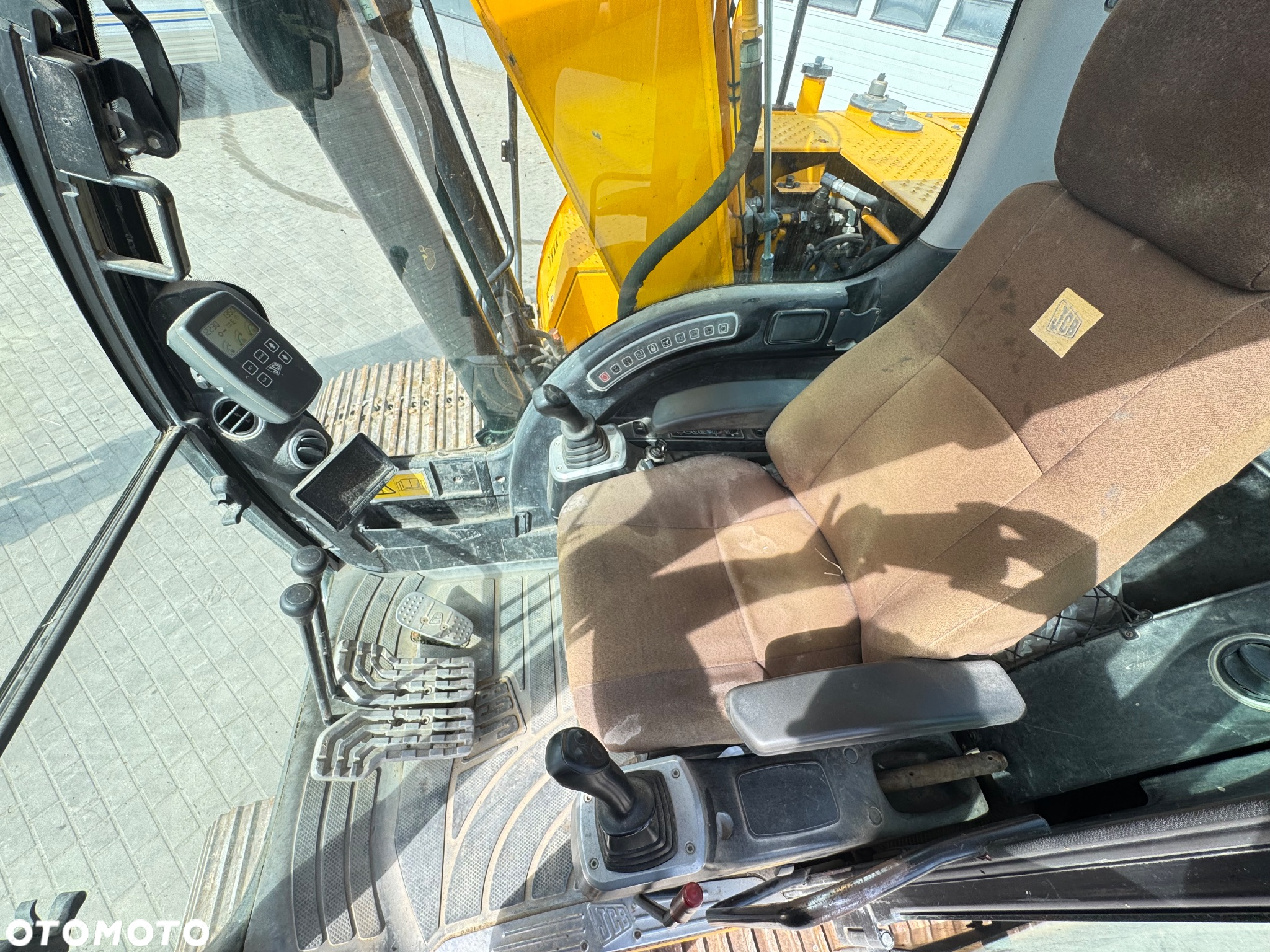 JCB JS 130 LC - 13