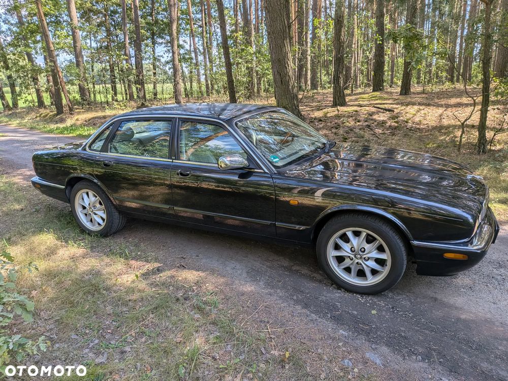 Jaguar XJ - 9