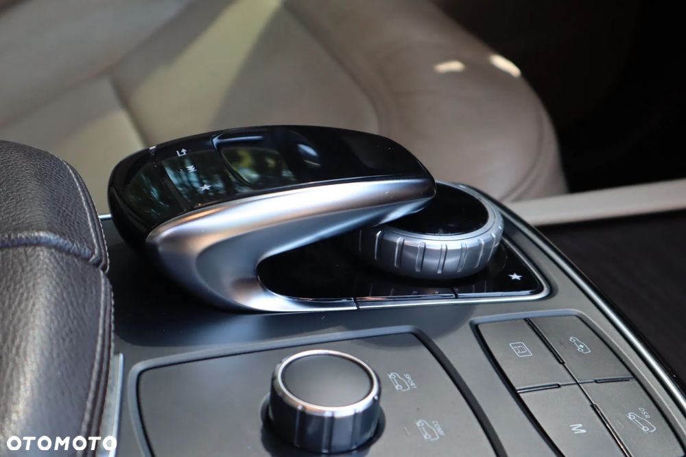Mercedes-Benz GLS - 14