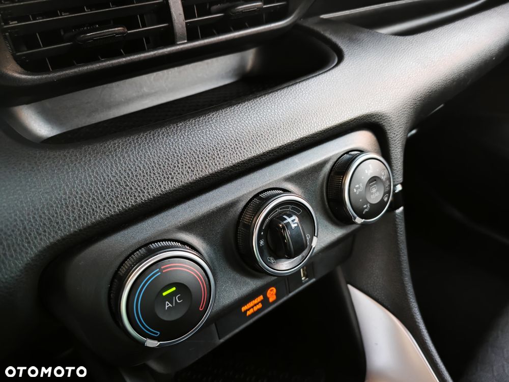 Toyota Yaris 1.5 VVT-i Team Deutschland - 27