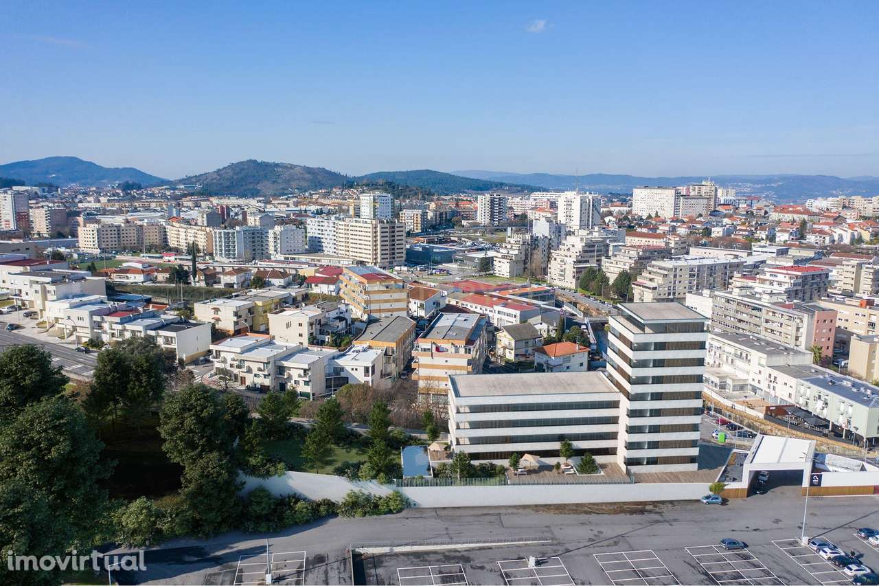 Terreno para um hotel de 70 quartos com um segundo edifício para servi - Grande imagem: 2/29