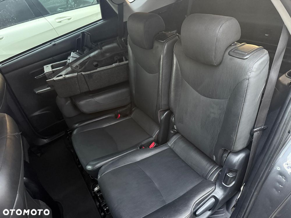 Toyota Prius+ (Hybrid) - 11