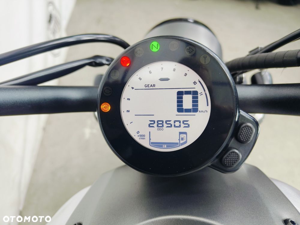 Yamaha XSR - 18