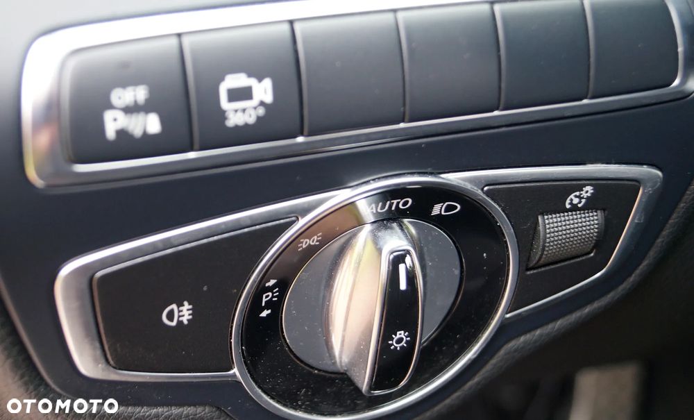 Mercedes-Benz Klasa C 250 d 4Matic 9G-TRONIC AMG Line - 27