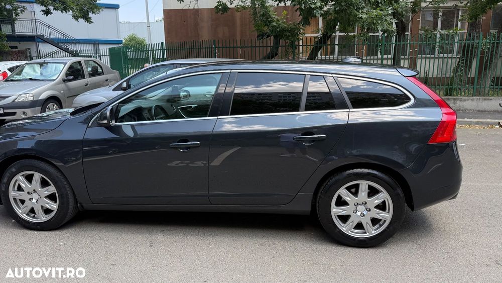 Volvo V60 D4 Geartronic Momentum - 18