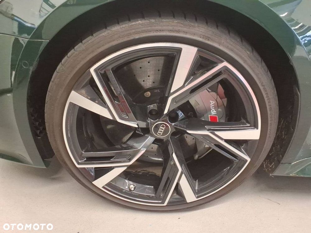 Audi RS6 Avant - 25