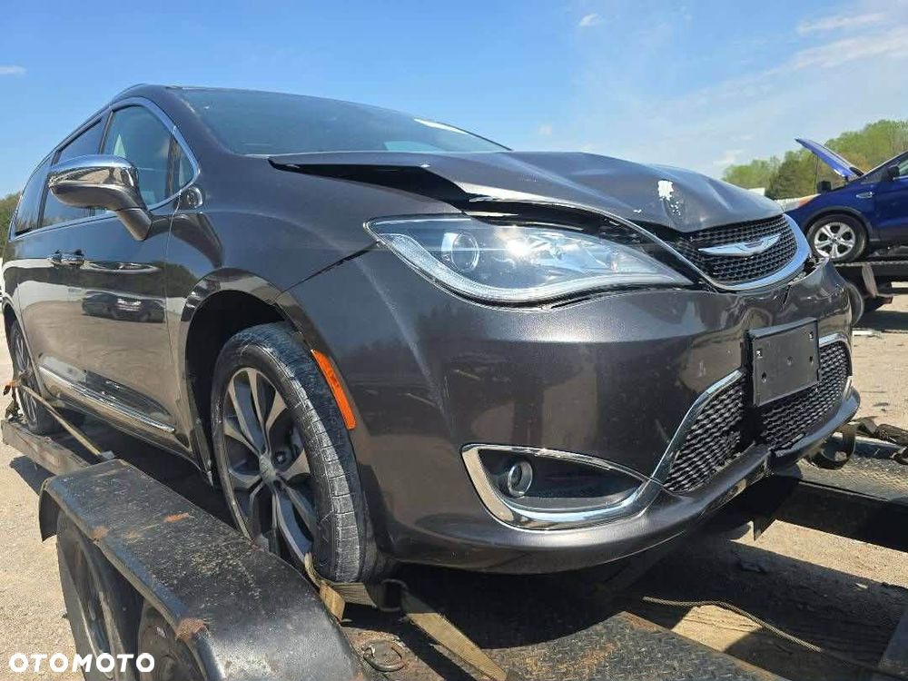 Chrysler Pacifica - 18