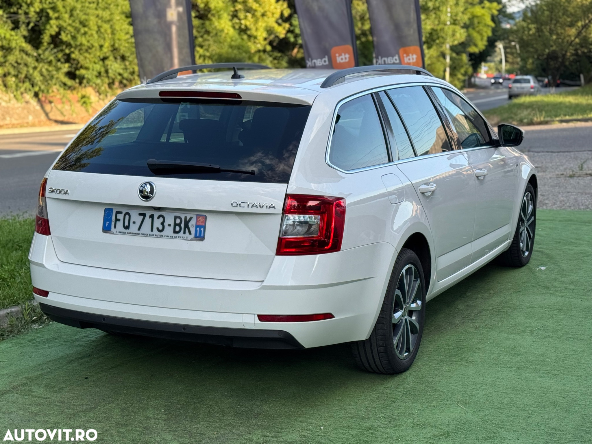 Skoda Octavia Combi Diesel 1.6 TDI DSG Ambition - 4
