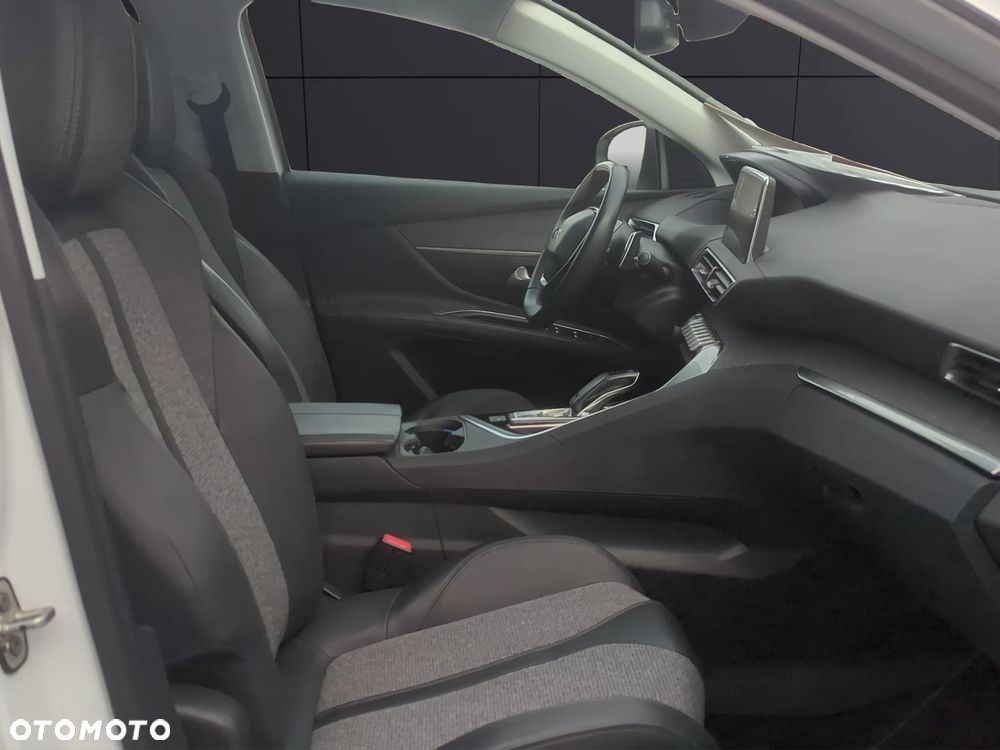 Peugeot 5008 1.6 BlueHDI Allure S&S EAT6 - 17