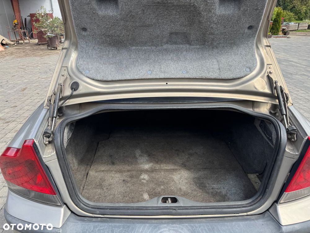 Volvo S60 2.4 D5 - 12
