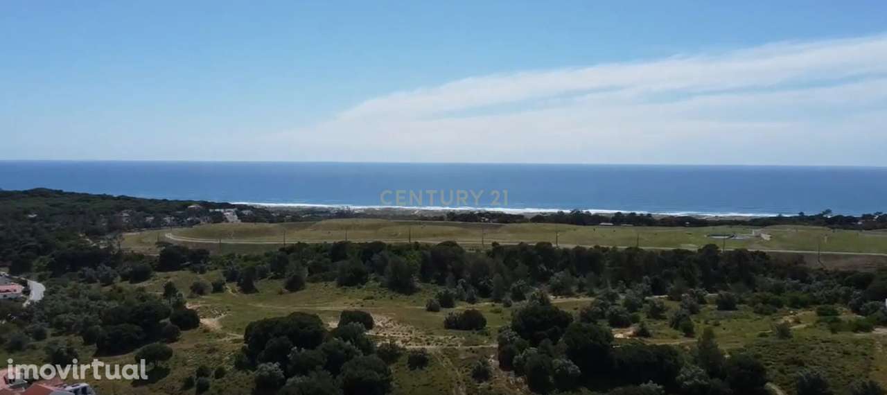 Moradia isolada com um lote de 584m2, Charneca de Caparica, com 5+2 as - Grande imagem: 2/21