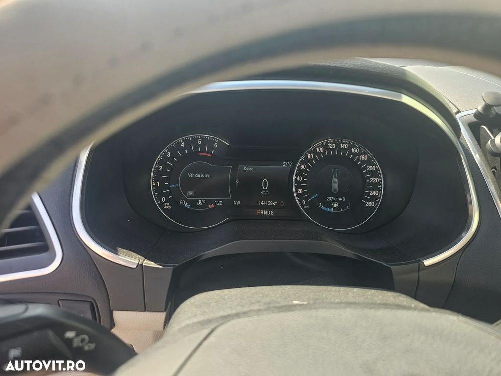Ford Edge 2.0 TDCi Powershift Titanium - 9