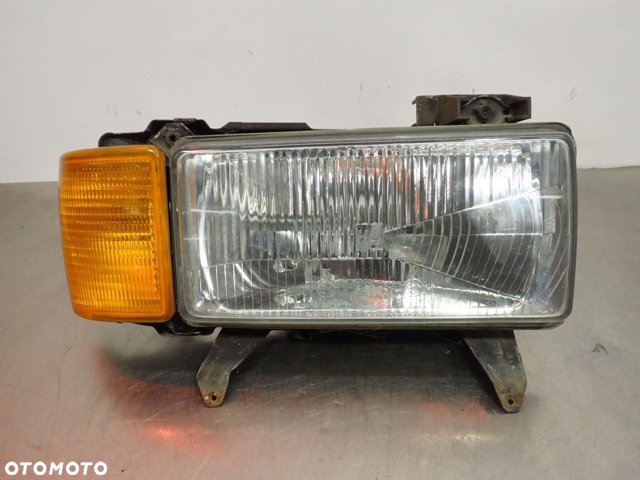 LAMPA PRAWA PRZEDNIA AUDI 80 B2 - 1