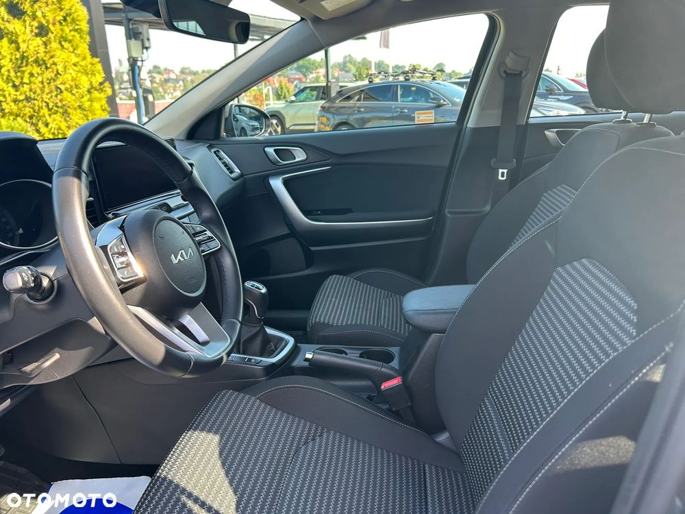 Kia Ceed 1.5 T-GDI M - 11