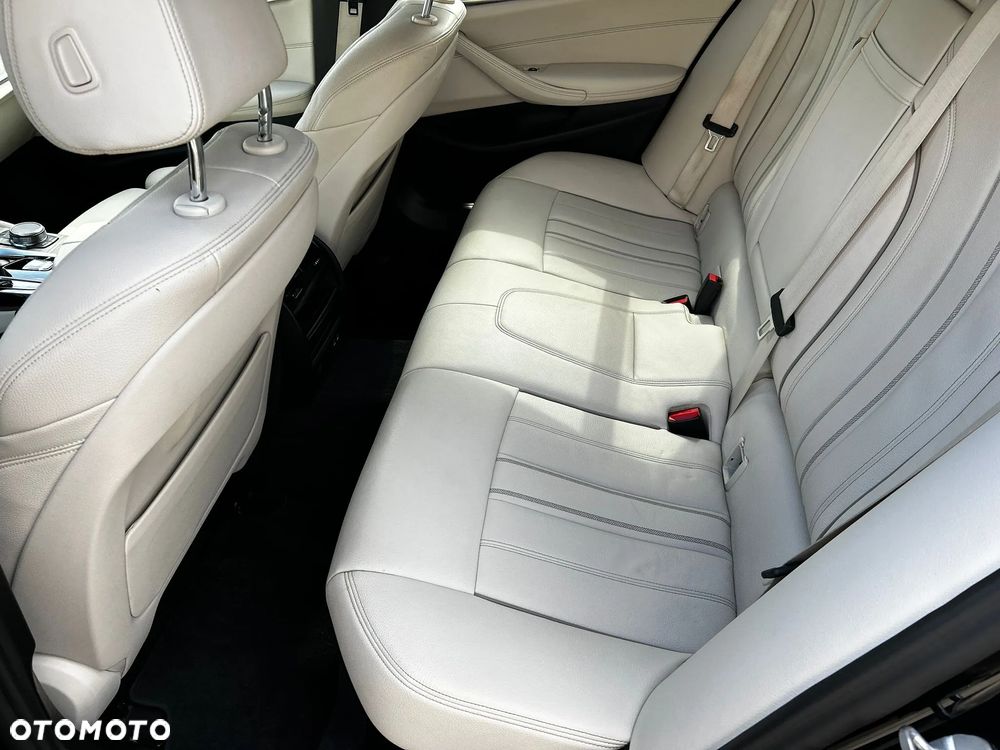 BMW Seria 5 530e xDrive M Sport sport - 26