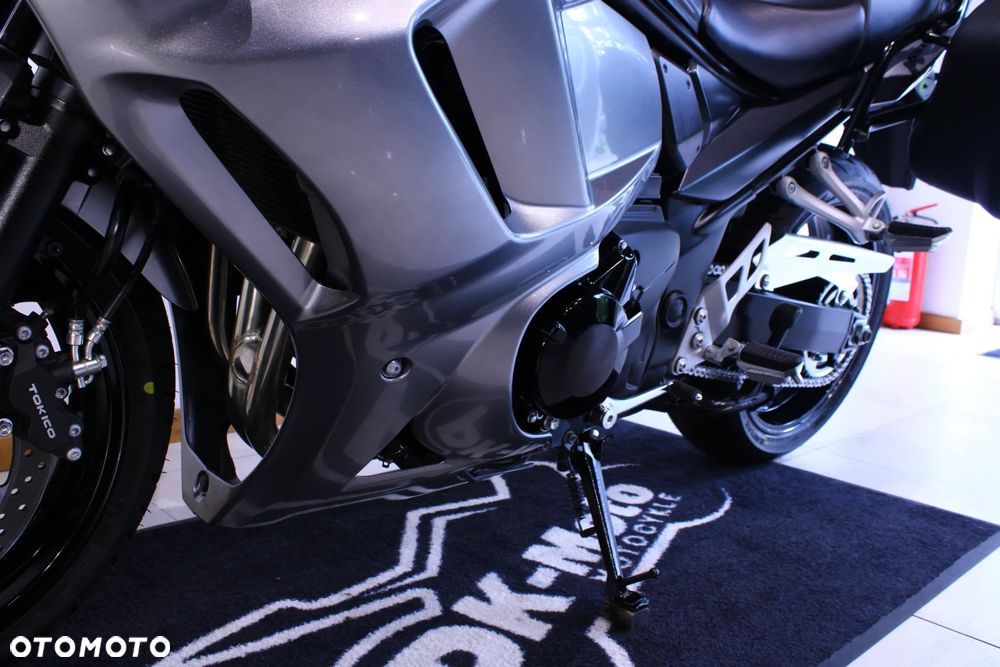 Suzuki GSX - 27