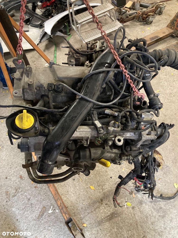 RENAULT CLIO III SILNIK 1.2 TCE D4FH786 - 1