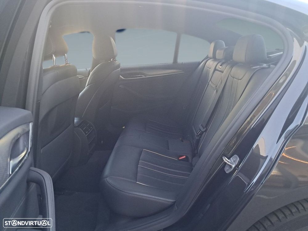 BMW 530 e Pack Desportivo M - 14