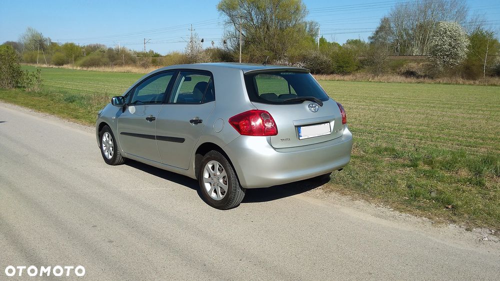 Toyota Auris 1.4 D-4D Terra - 3