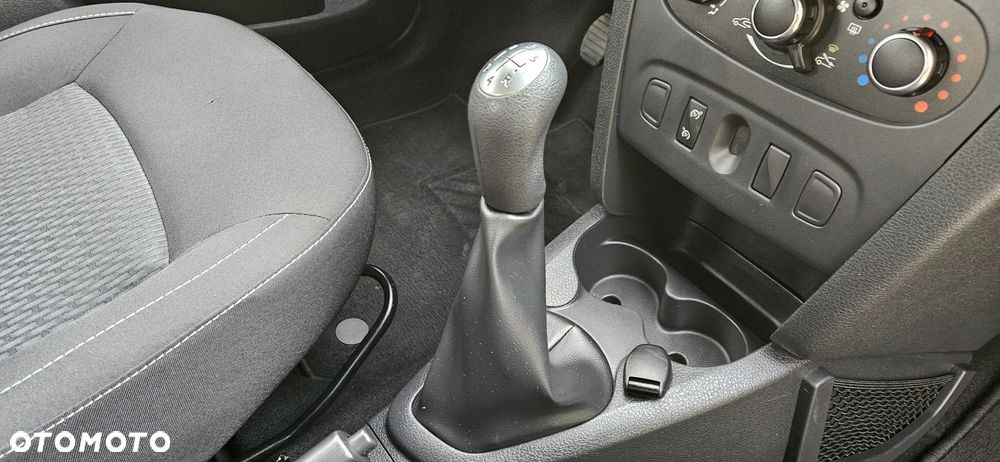Dacia Logan - 25