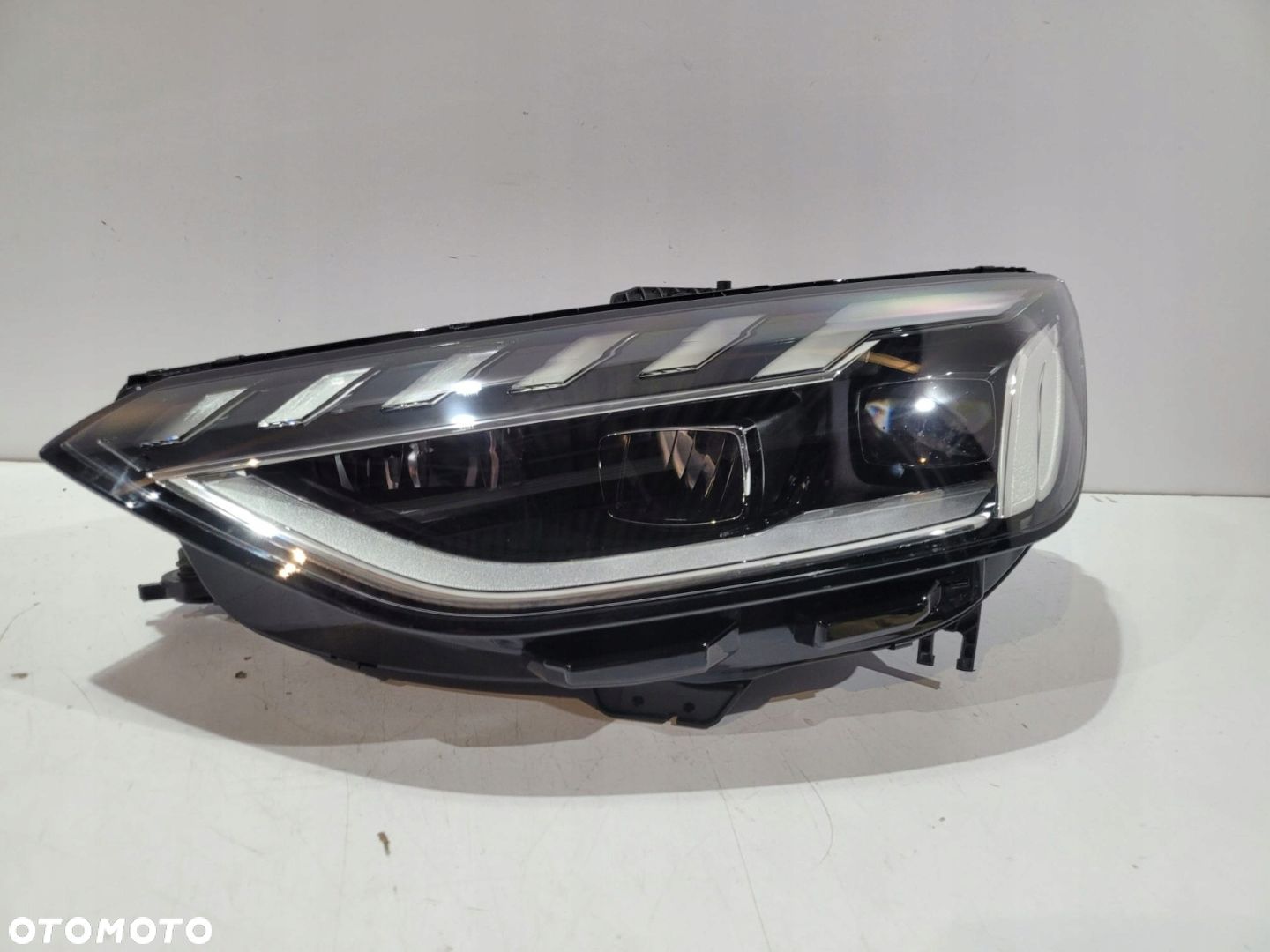 Audi A4 B9 Lift Lampa przednia MATRIX Lewa- 12864 - 1