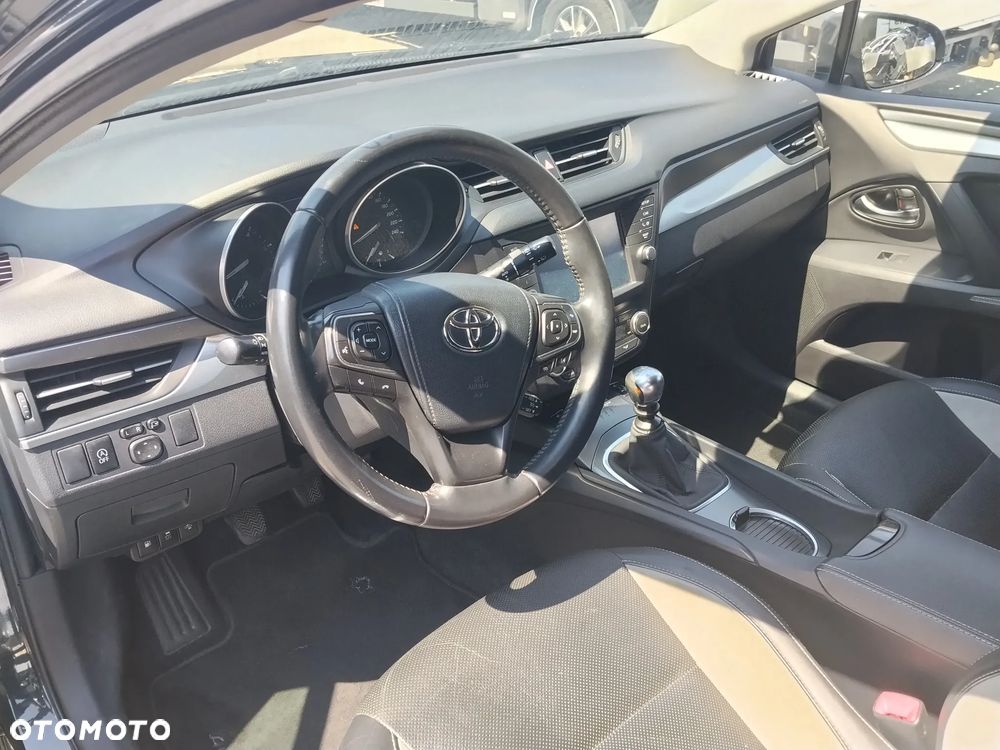 Toyota Avensis 2.0 D-4D Premium - 5