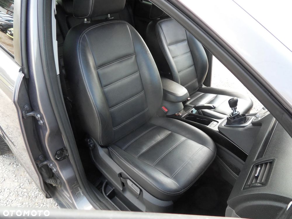 Ford Kuga 2.0 TDCi 2x4 Titanium - 15