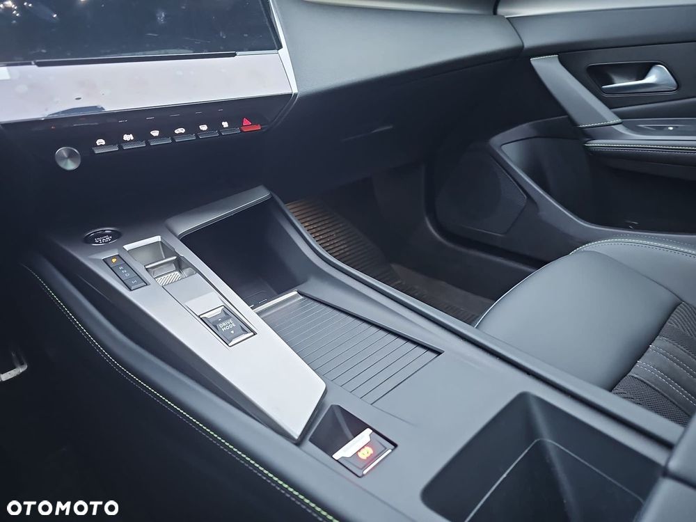 Peugeot 408 - 17