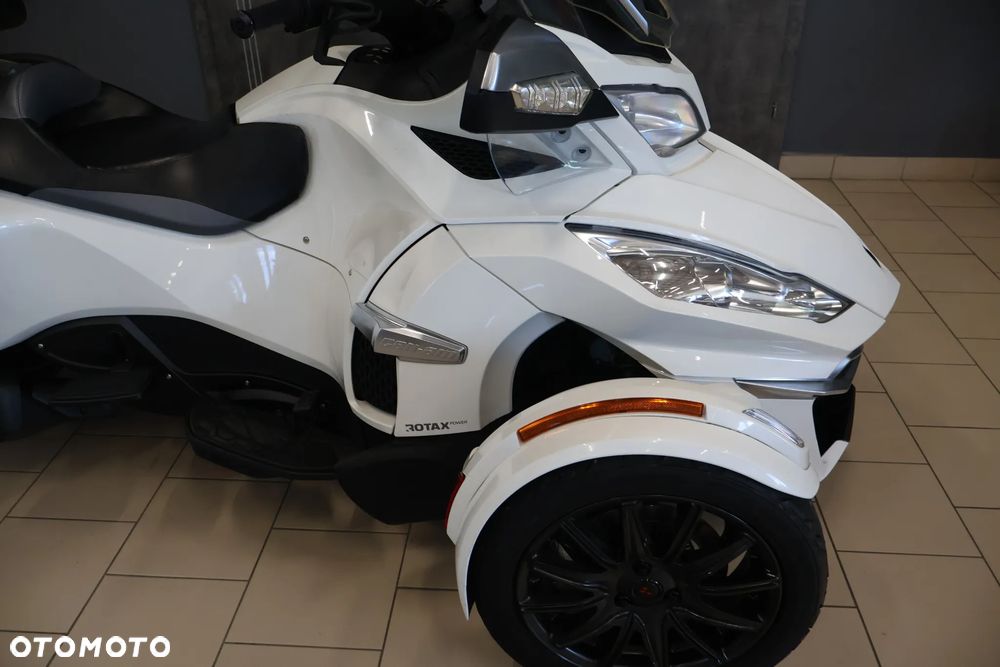 Can-Am Spyder - 10