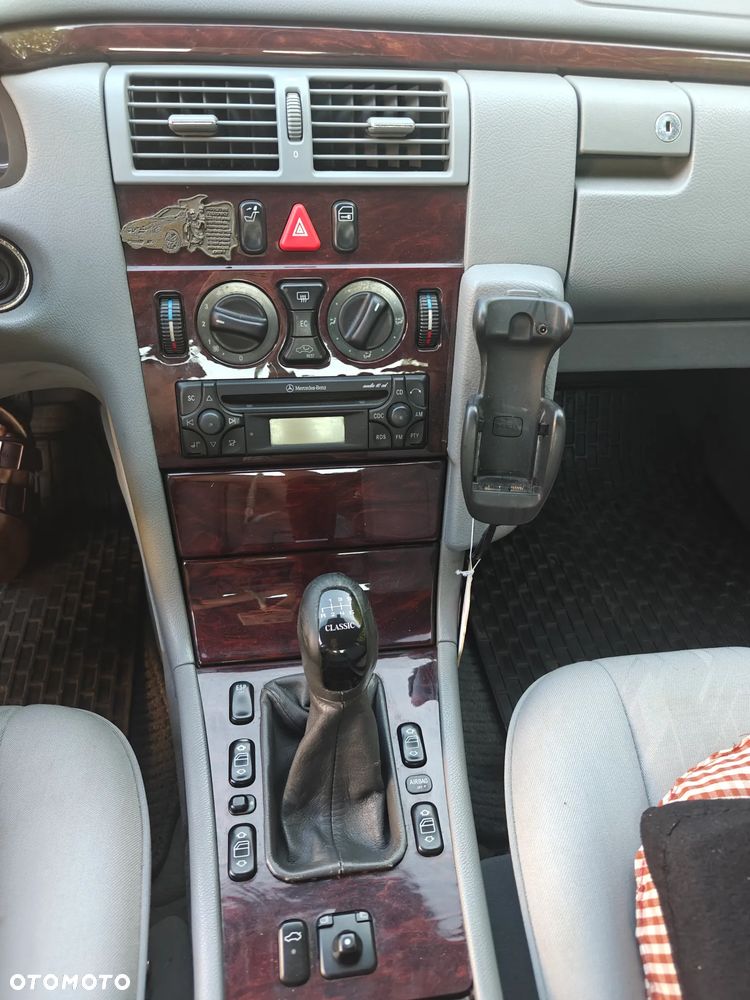 Mercedes-Benz Klasa E 220 CDI Classic - 9