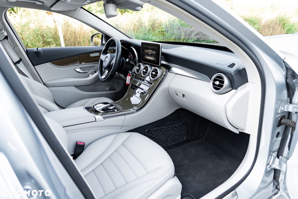 Mercedes-Benz Klasa C 220 (BlueTEC) d 7G-TRONIC AMG Line - 26