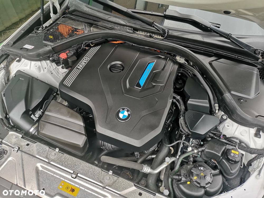 BMW Seria 3 330e PHEV sport - 25