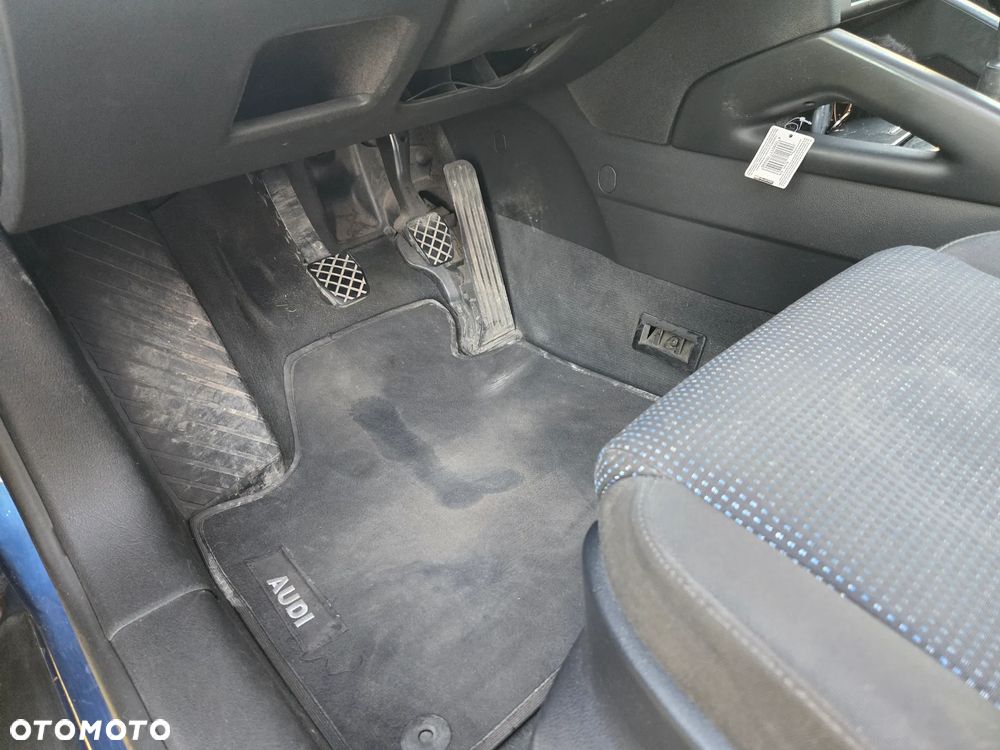Audi A3 3-drzwiowe 1.6 Ambiente - 12